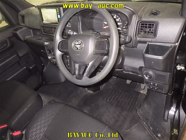 TOYOTA PIXIS VAN