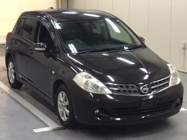 NISSAN TIIDA