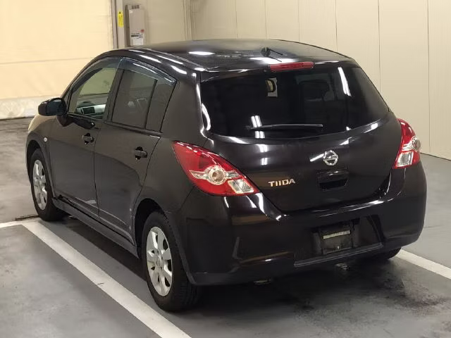 NISSAN TIIDA
