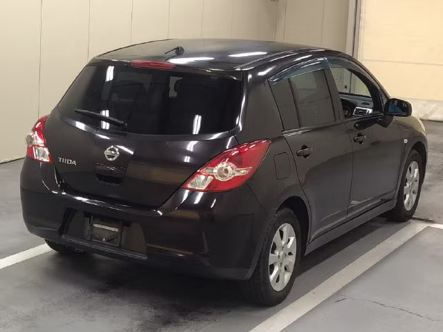 NISSAN TIIDA
