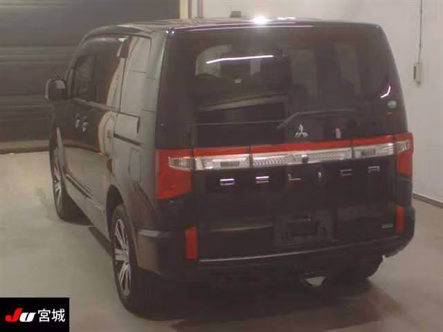 MITSUBISHI DELICA D:5