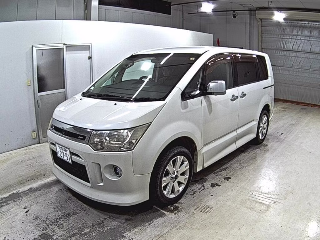 MITSUBISHI DELICA D:5