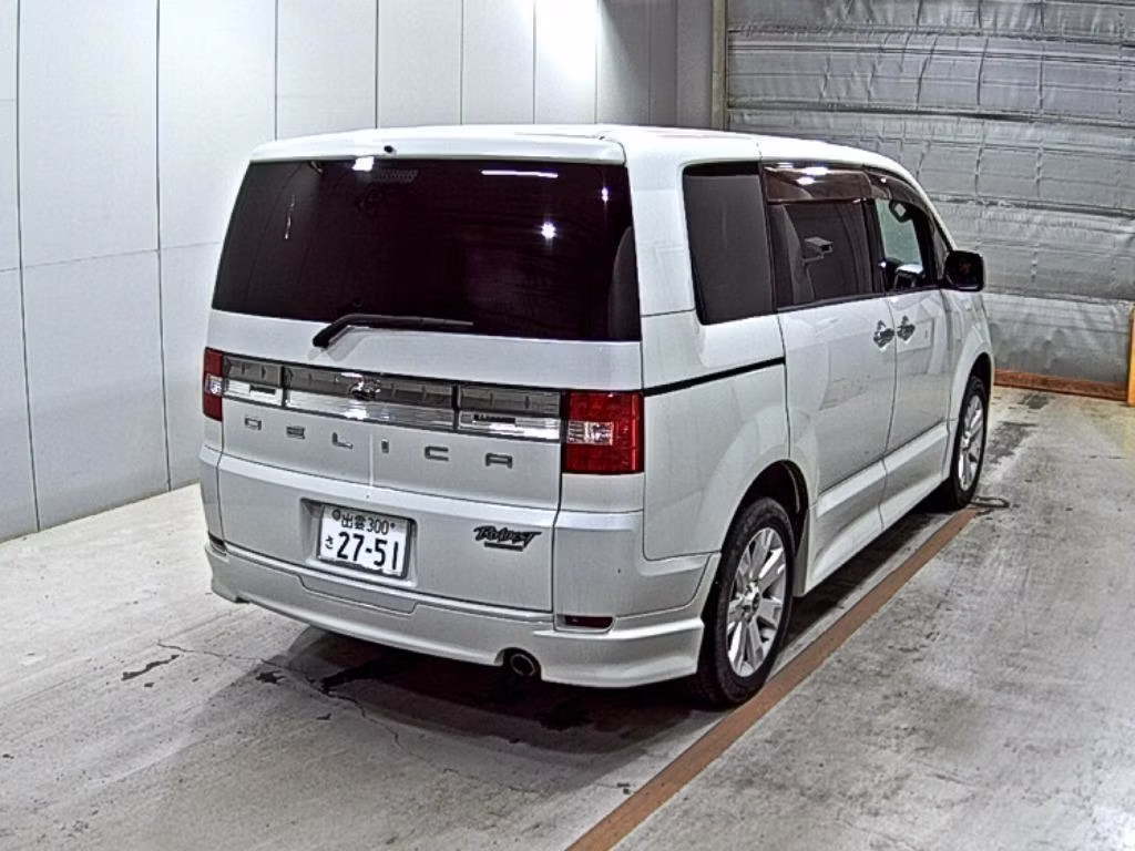 MITSUBISHI DELICA D:5