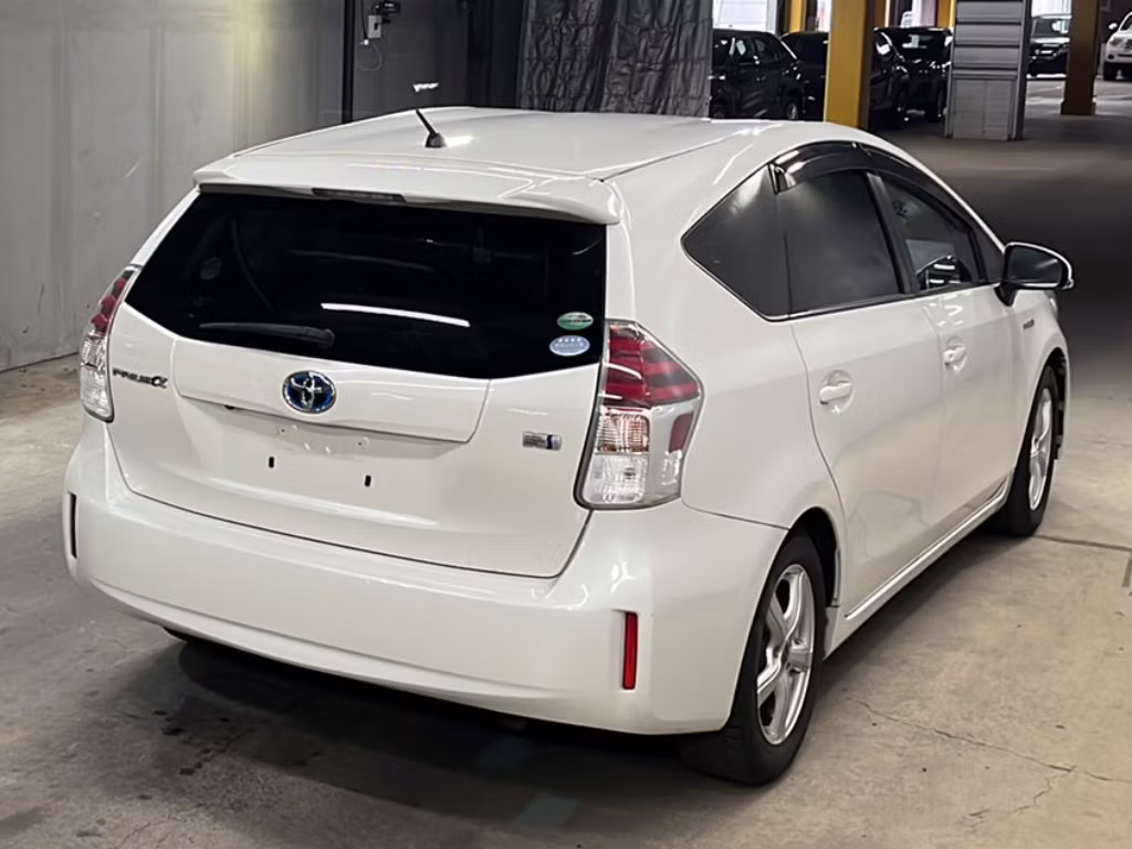 TOYOTA PRIUS ALPHA