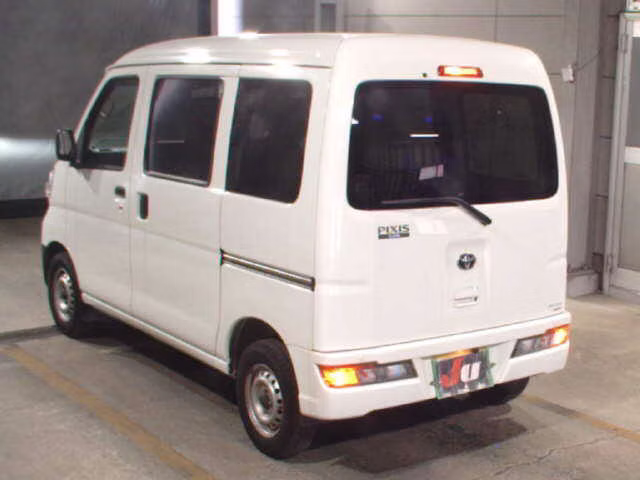 TOYOTA PIXIS VAN
