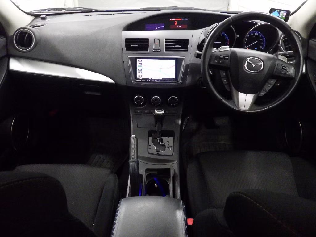 MAZDA AXELA