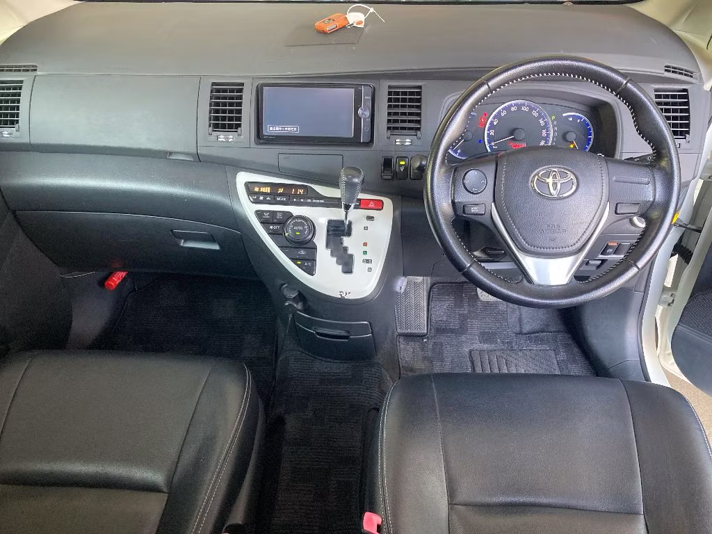 TOYOTA ISIS