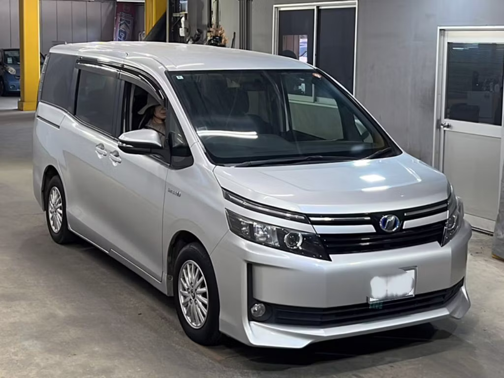TOYOTA VOXY