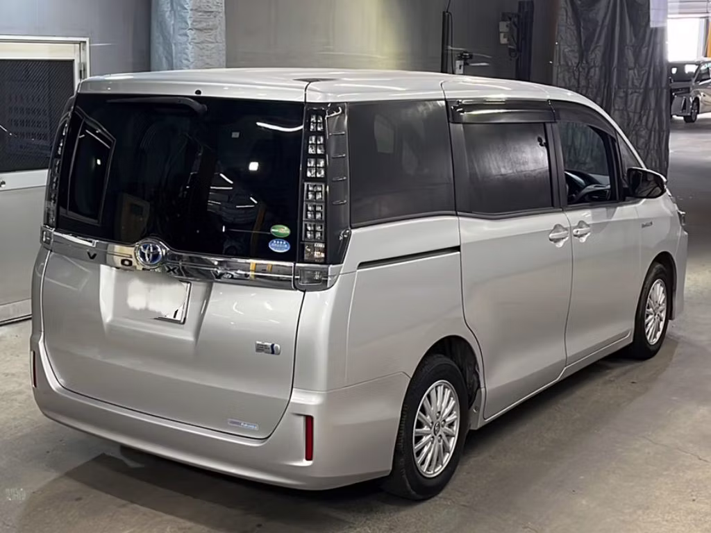 TOYOTA VOXY