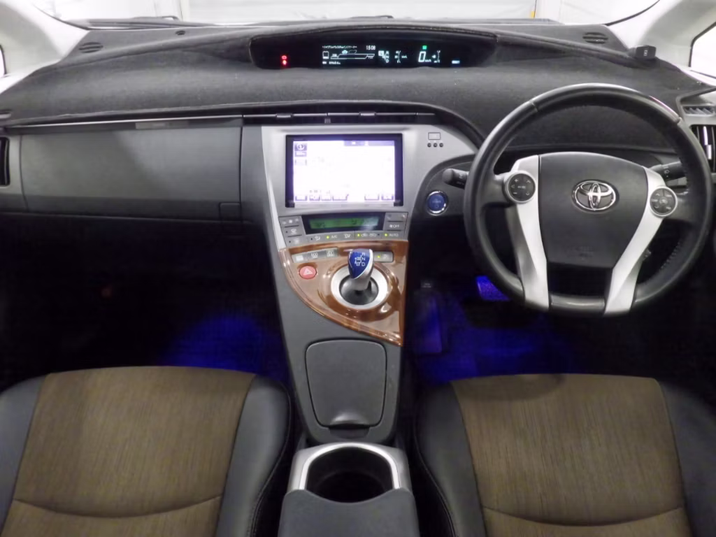 TOYOTA PRIUS