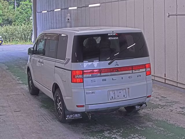 MITSUBISHI DELICA D:5