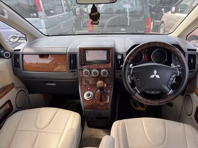 MITSUBISHI DELICA D:5