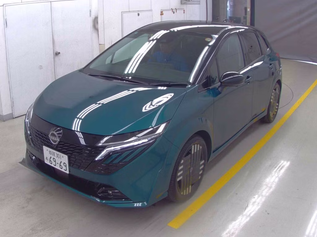 NISSAN AURA