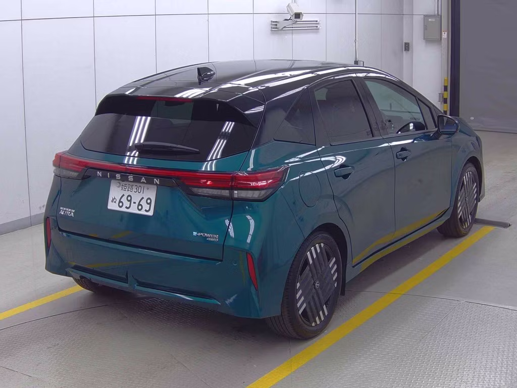 NISSAN AURA