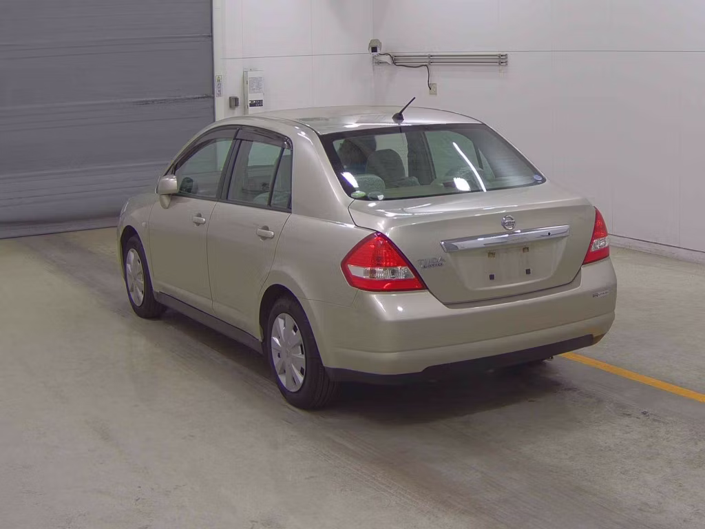 NISSAN TIIDA LATIO