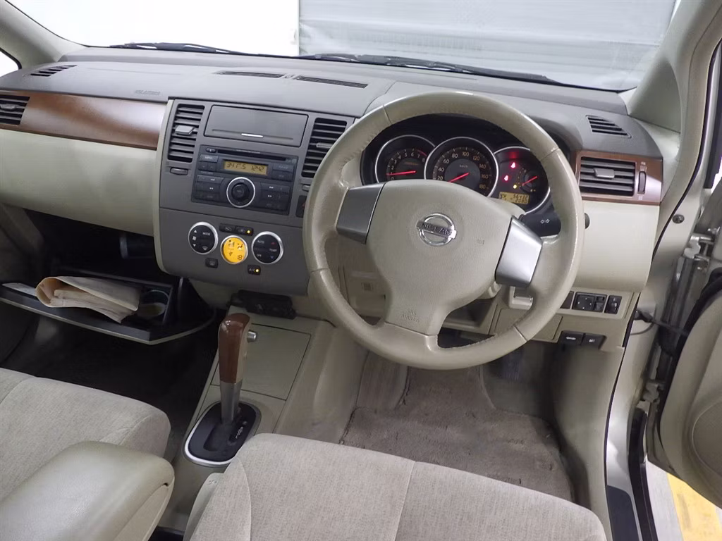 NISSAN TIIDA LATIO