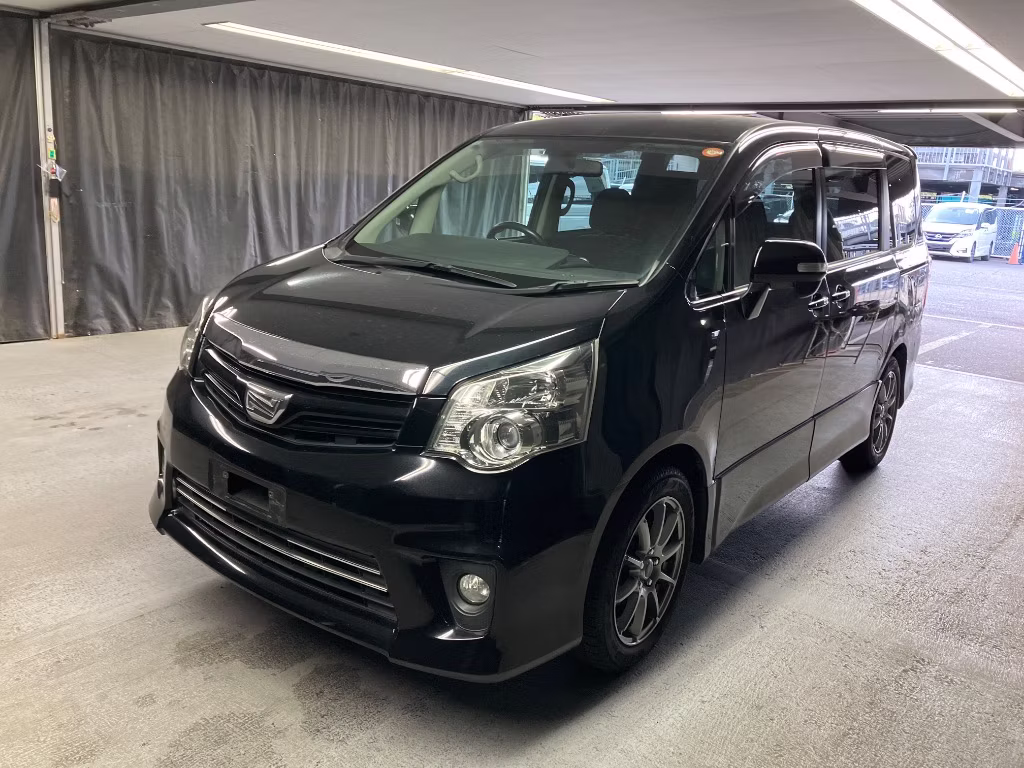TOYOTA NOAH
