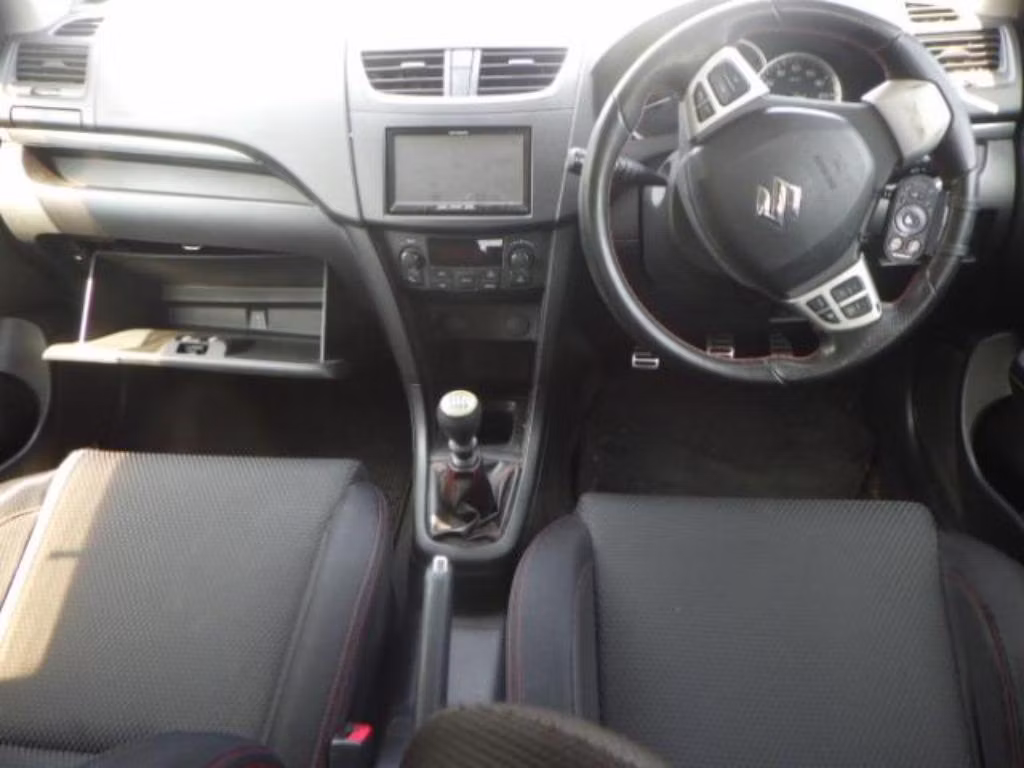 SUZUKI SWIFT