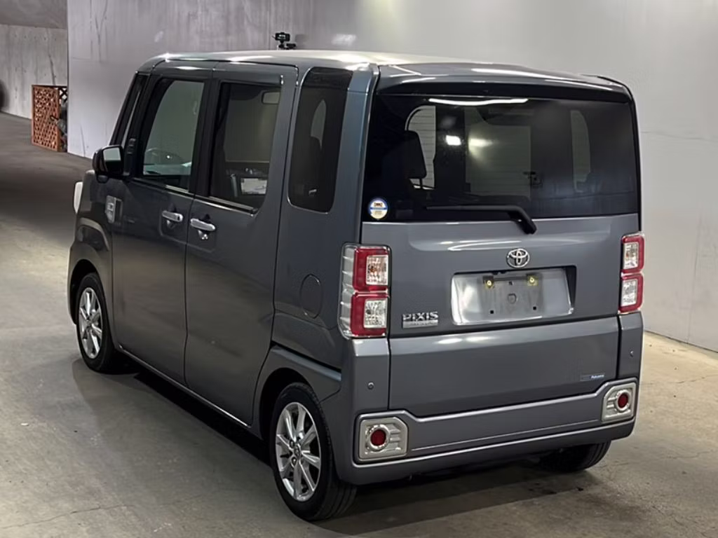 TOYOTA PIXIS MEGA