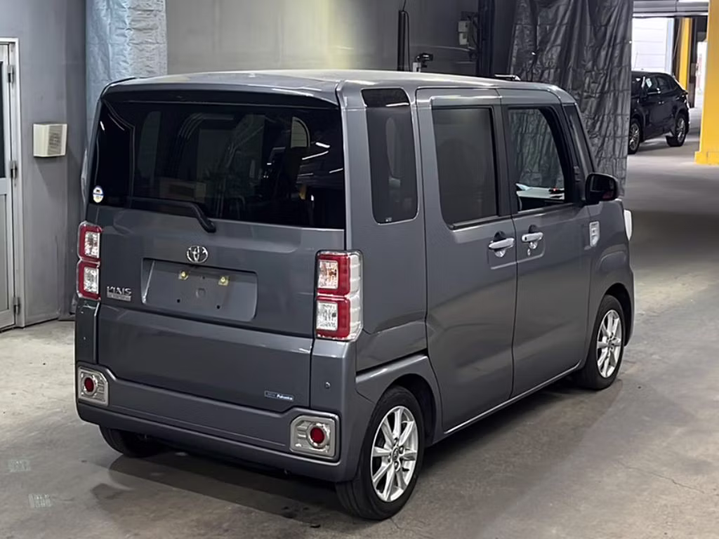 TOYOTA PIXIS MEGA
