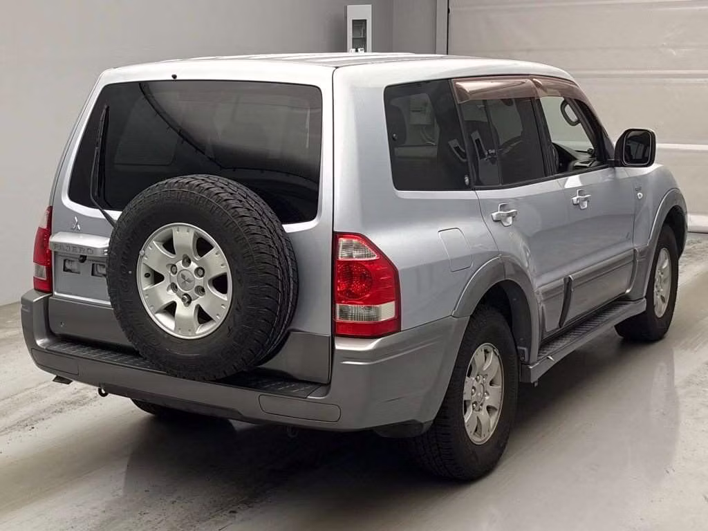 MITSUBISHI PAJERO