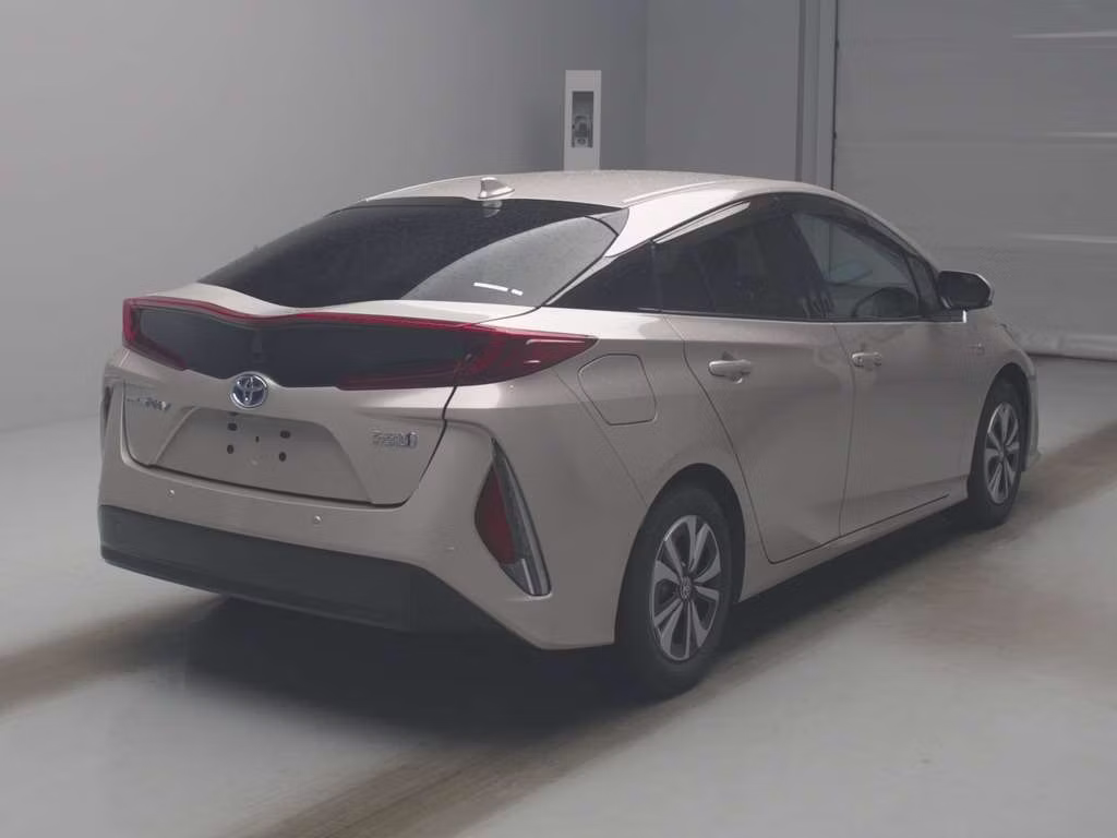TOYOTA PRIUS PHV