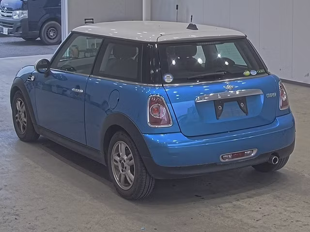 MINI HATCH