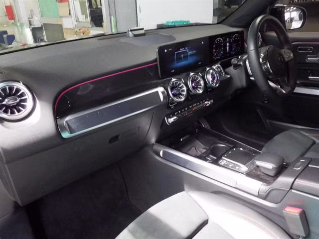 MERCEDES-BENZ GLB-CLASS