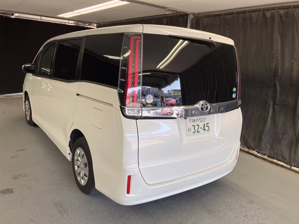 TOYOTA NOAH