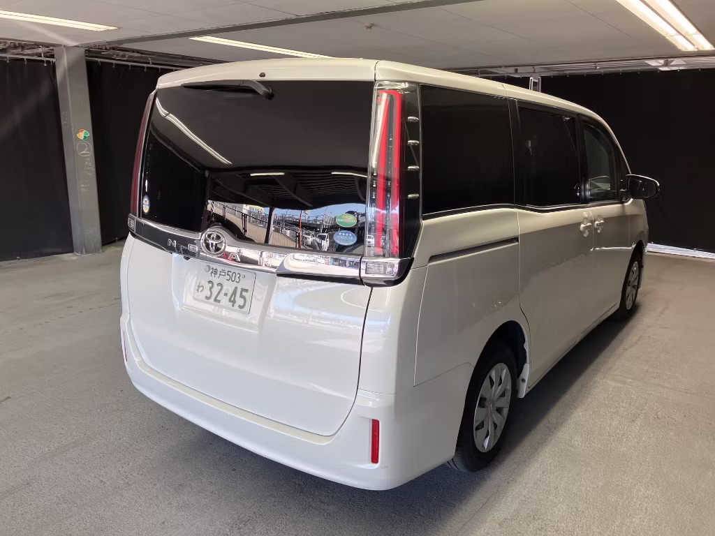 TOYOTA NOAH