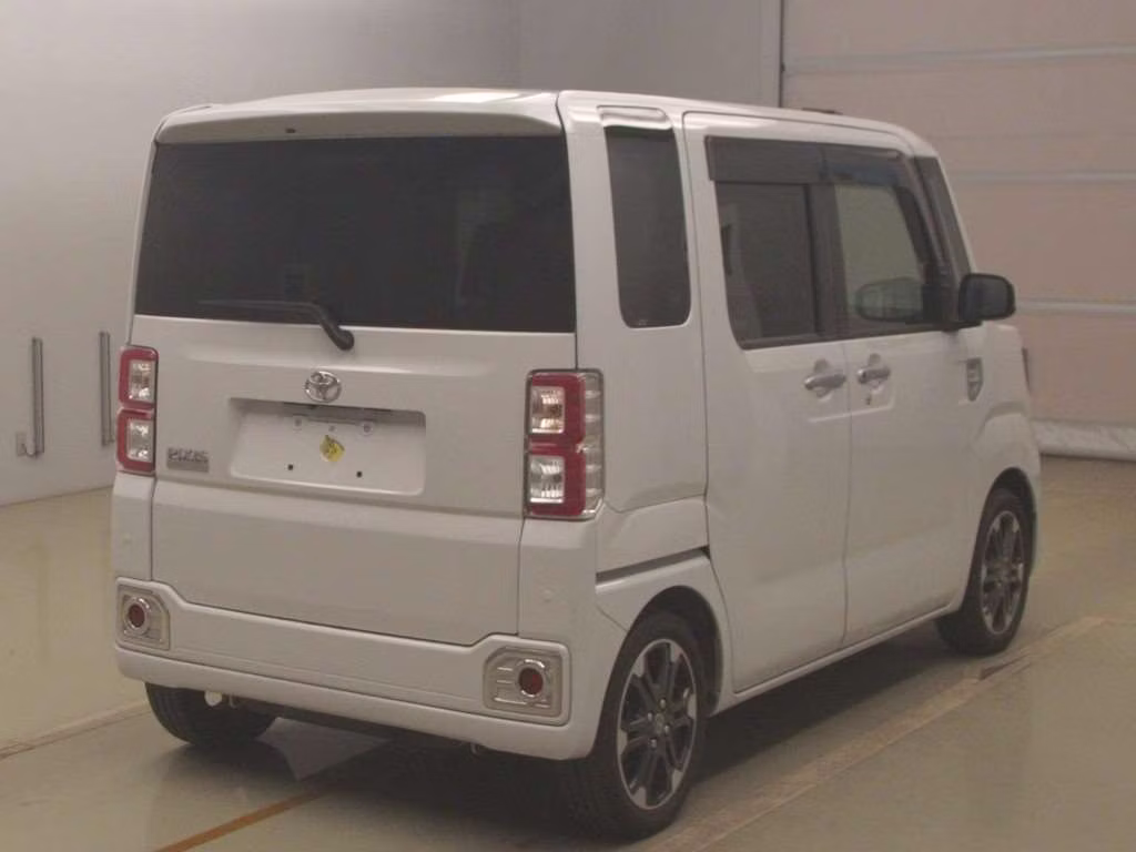 TOYOTA PIXIS MEGA