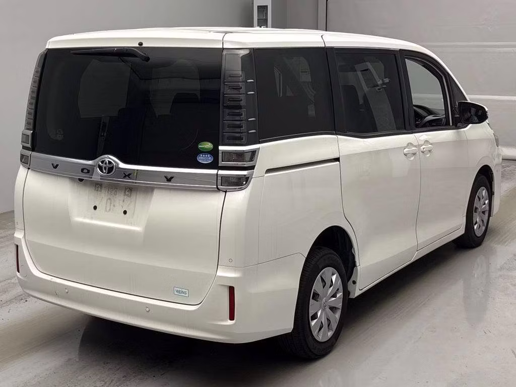 TOYOTA VOXY
