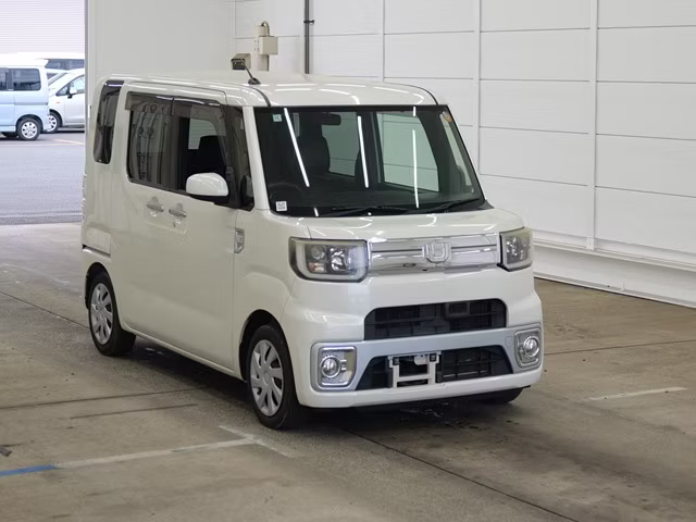 DAIHATSU WAKE