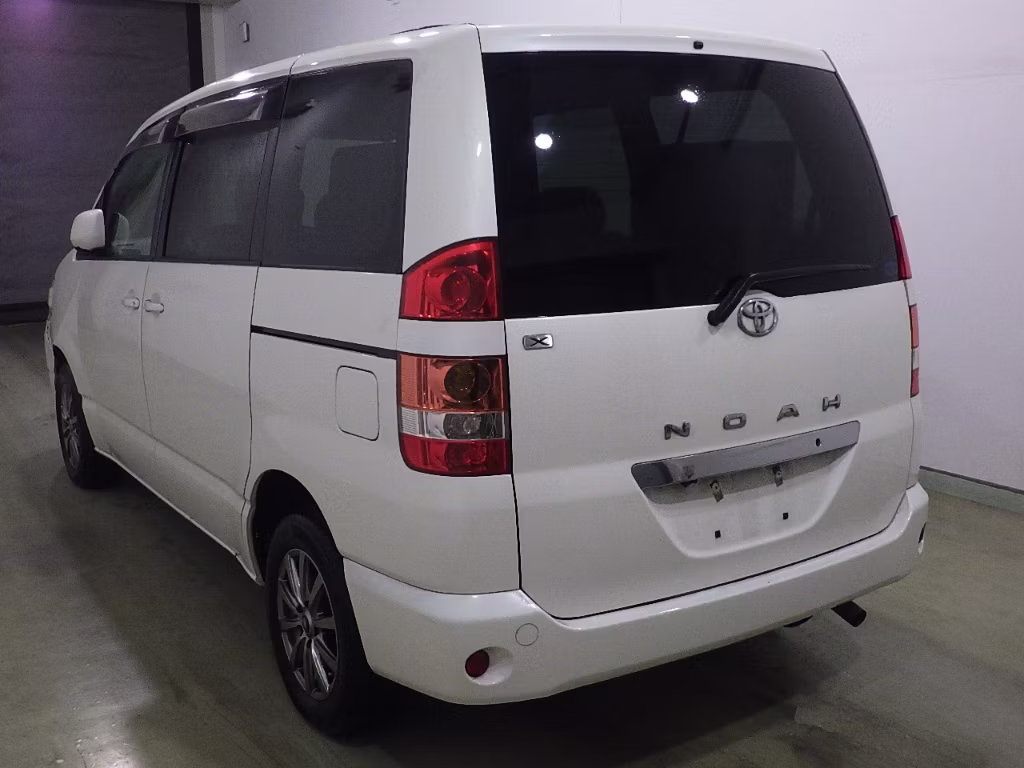 TOYOTA NOAH