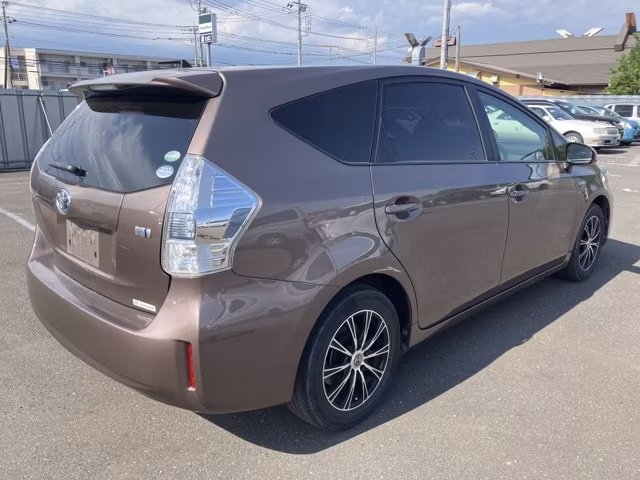 TOYOTA PRIUS ALPHA