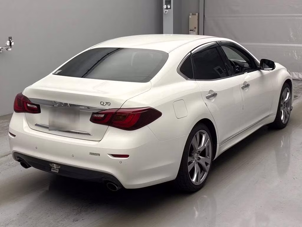 NISSAN FUGA