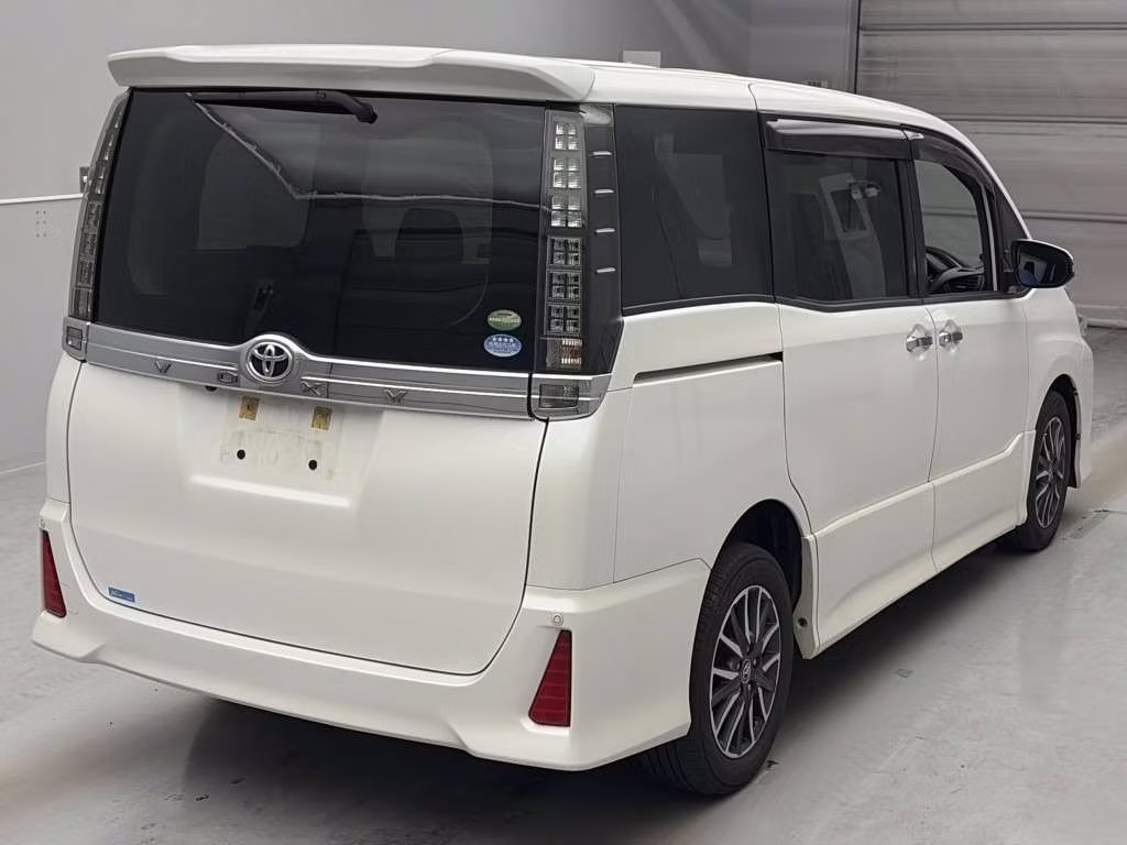 TOYOTA VOXY