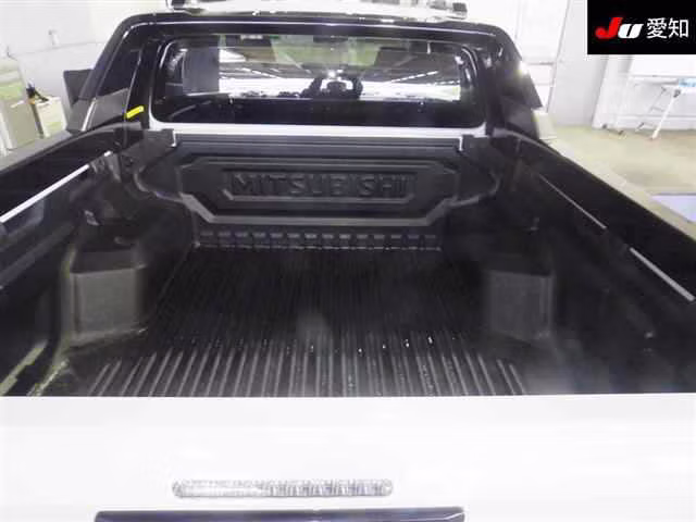 MITSUBISHI TRITON
