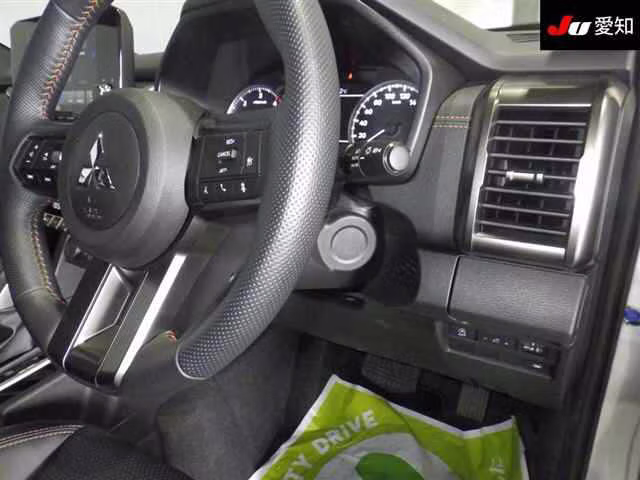 MITSUBISHI TRITON