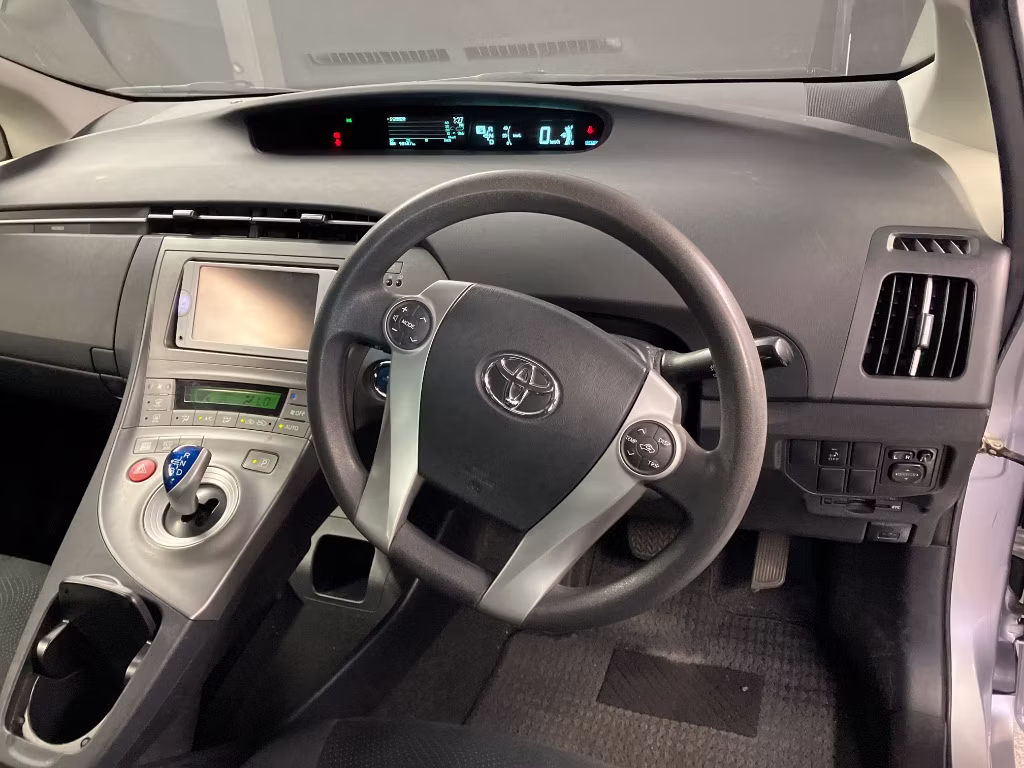 TOYOTA PRIUS