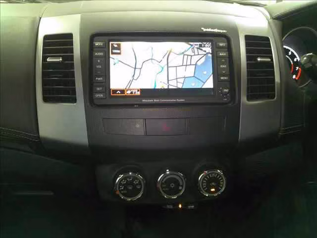 MITSUBISHI OUTLANDER
