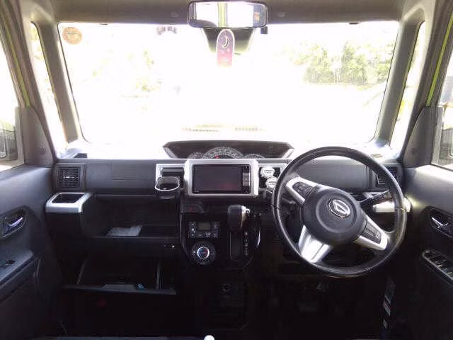 DAIHATSU WAKE