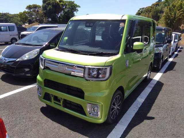 DAIHATSU WAKE