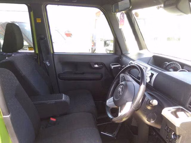DAIHATSU WAKE