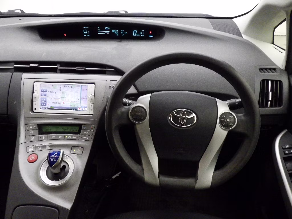 TOYOTA PRIUS