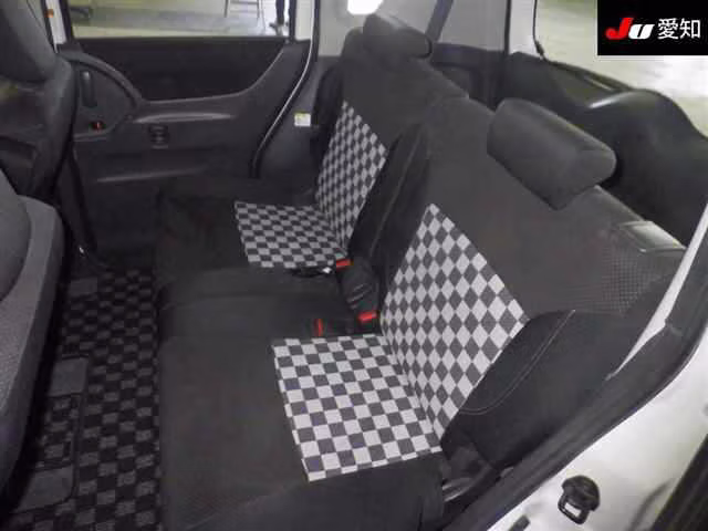 MITSUBISHI DELICA D:2
