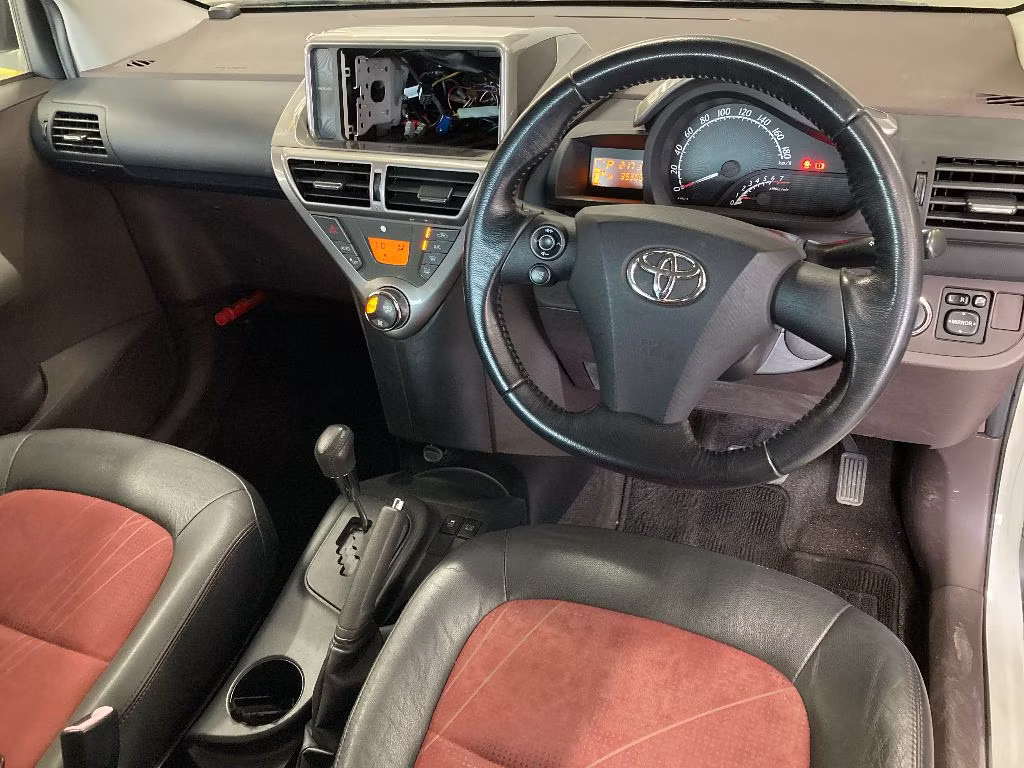 TOYOTA IQ