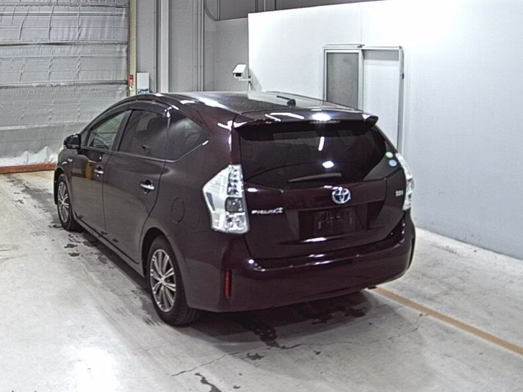 TOYOTA PRIUS ALPHA