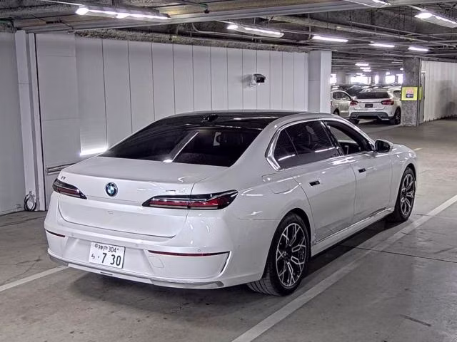 BMW I7
