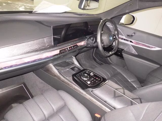 BMW I7